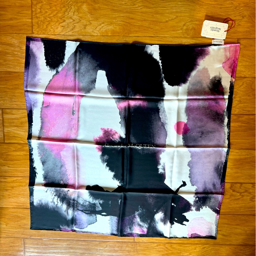 Alexander McQueen Graffiti scarf - 90cm NWT